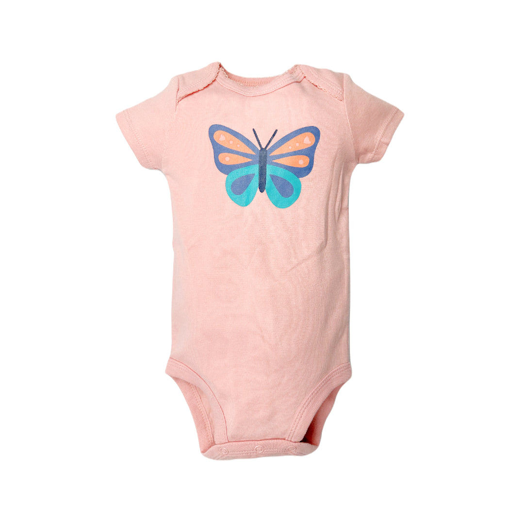 pink baby bodysuit, butterfly baby bodysuit, colourful baby onesie, cotton baby bodysuit, short sleeve baby outfit, baby onesie with snap buttons, comfortable baby clothing, butterfly-themed baby bodysuit, baby gift idea, newborn baby clothes, everyday baby wear, baby girl bodysuit, soft cotton baby onesie, easy diaper change baby bodysuit, whimsical baby clothing.